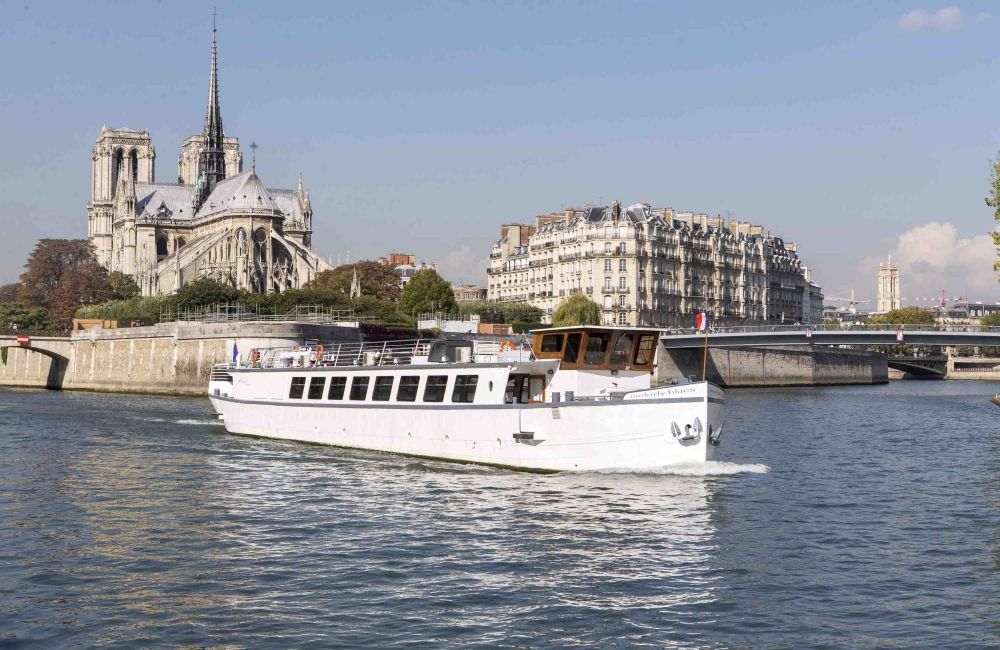 Ob 57bdd2 Azzam Yacht 180m De Long